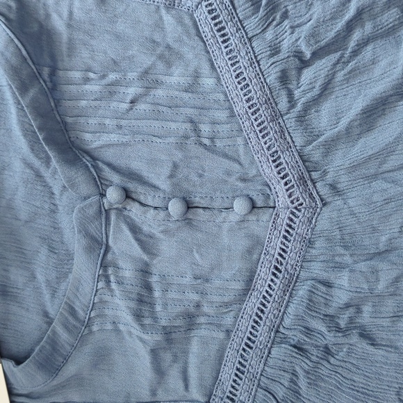 L: Dalia Sleeveless Button Shirt - Picture 5 of 6